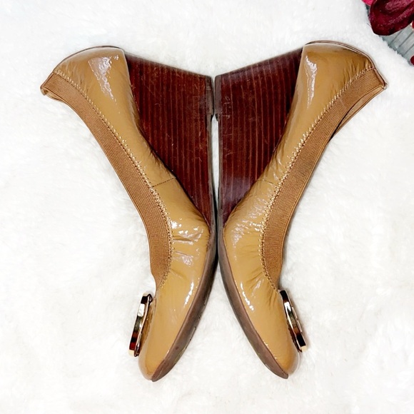 TORY BURCH Caroline Wedge Patent Leather Heel - Picture 5 of 8
